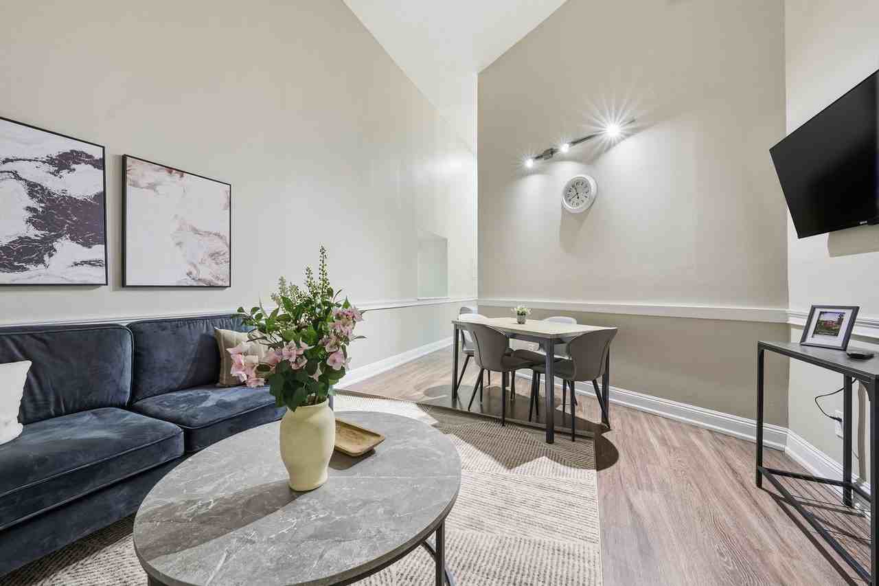 142 Temple St #1613272P - Photo 5 of 19