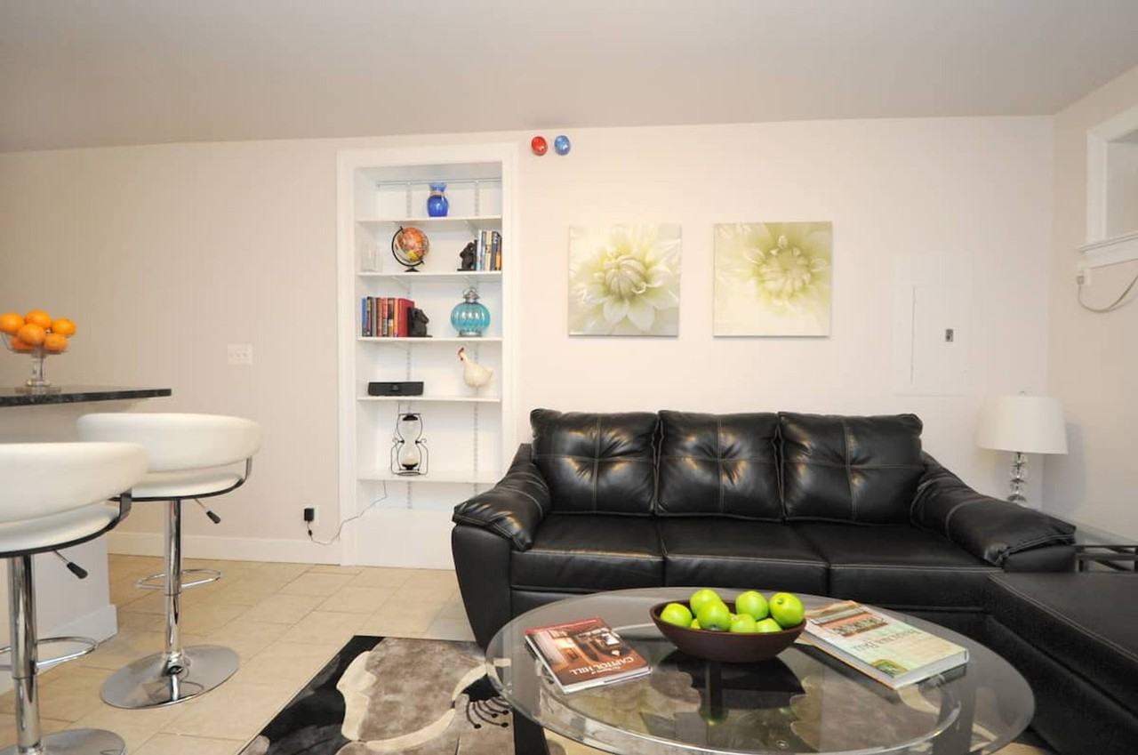 724 E Capitol St Ne #1610323P - Photo 3 of 10