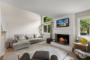 featured image of 2210 Glencourse Ln