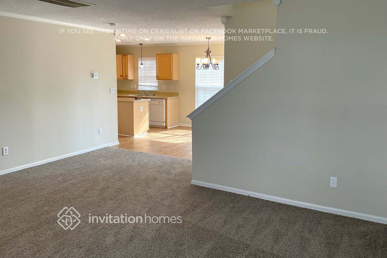 1320 Harland St - Photo 3 of 16