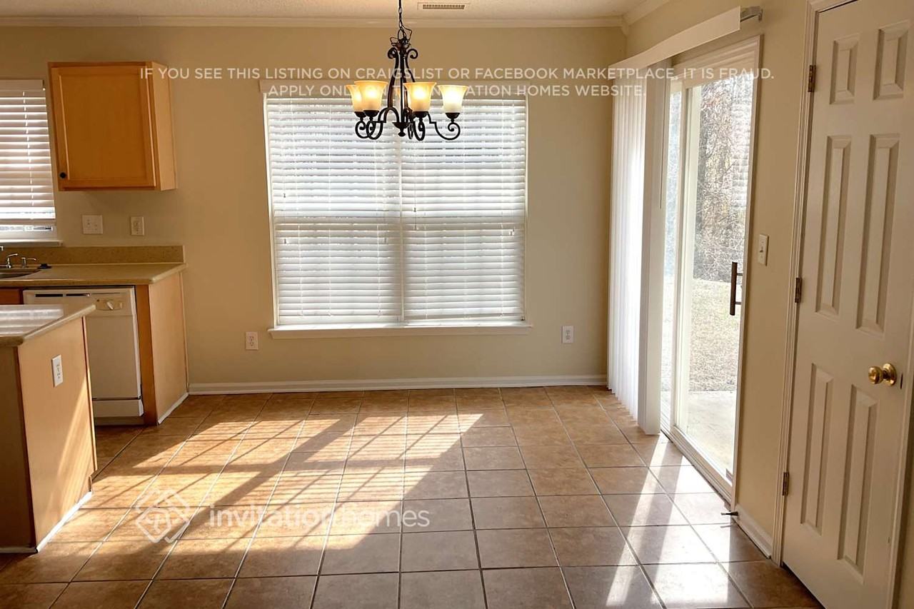 1320 Harland St - Photo 6 of 16