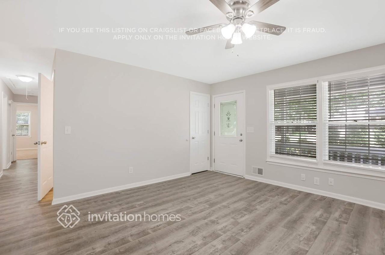 2010 Carriage Way - Photo 5 of 30