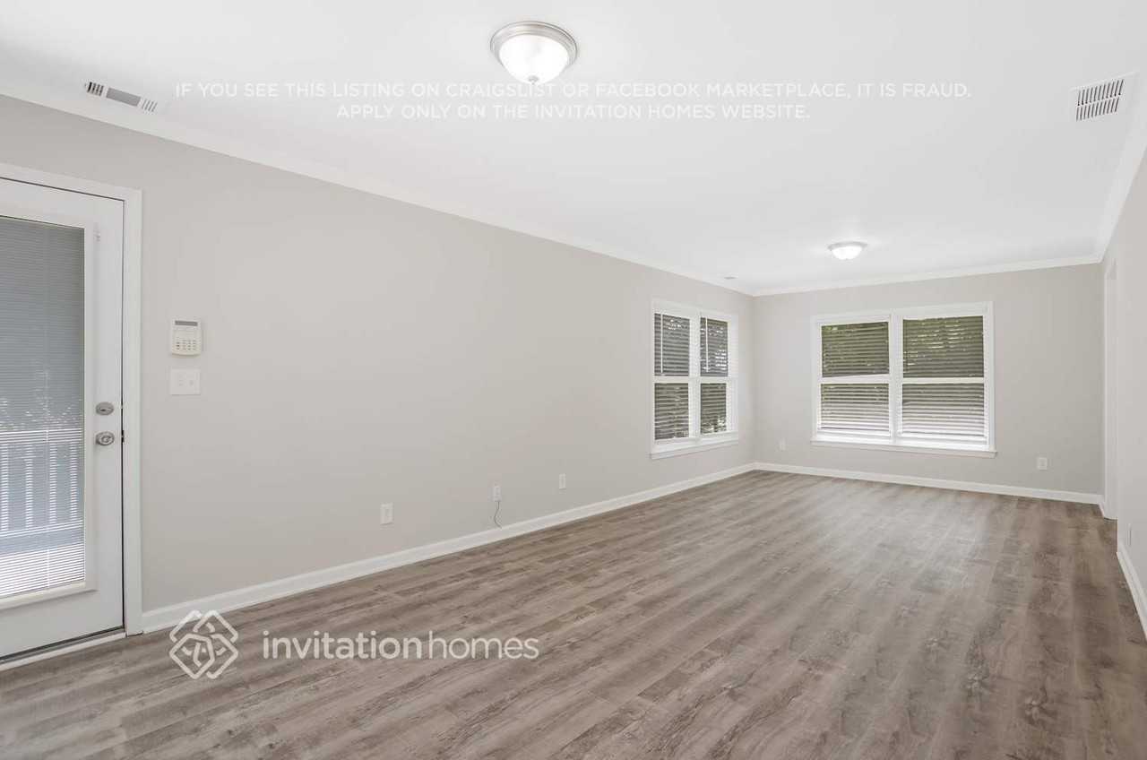 2010 Carriage Way - Photo 6 of 30