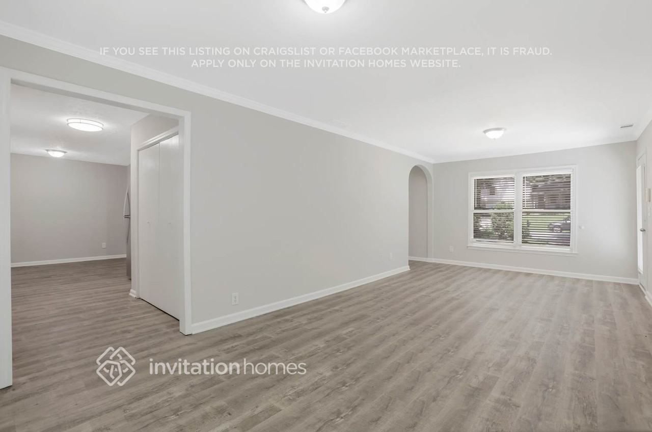 2010 Carriage Way - Photo 7 of 30