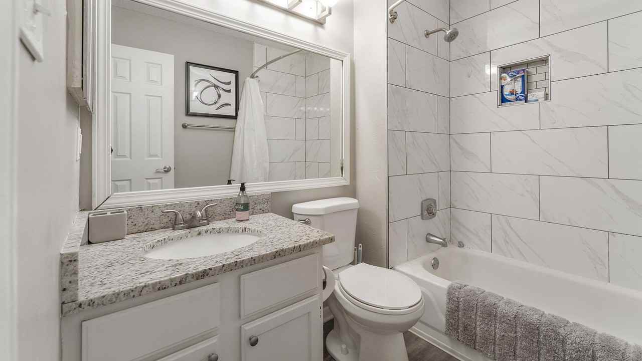 4211 Commons Drive - Photo 5 of 33