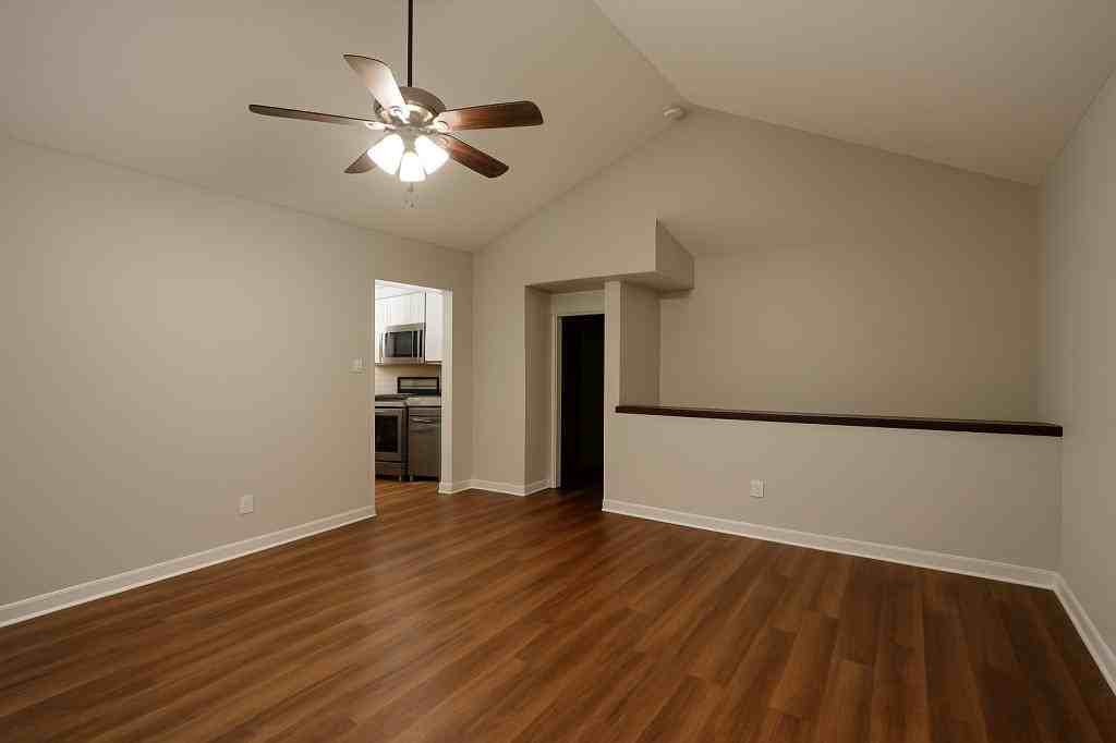 221 S Maize Rd - Photo 2 of 13