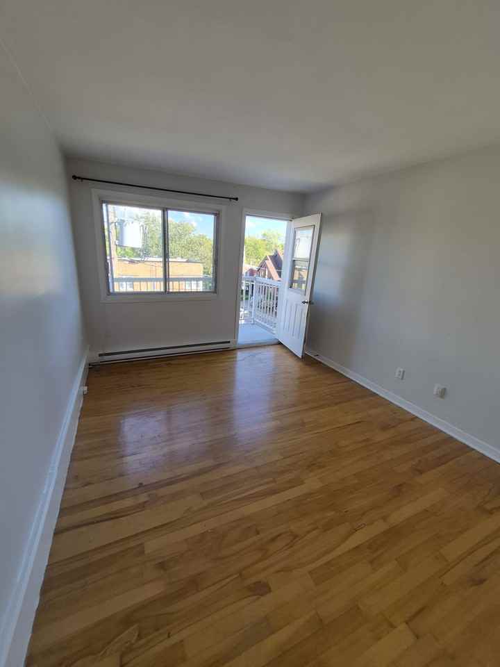 351 Rue Saint-Laurent Ouest #3 - Photo 6 of 16