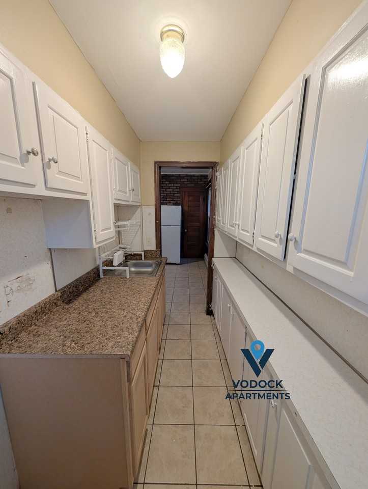 582 Ferry Street #1L - Photo 4 of 19