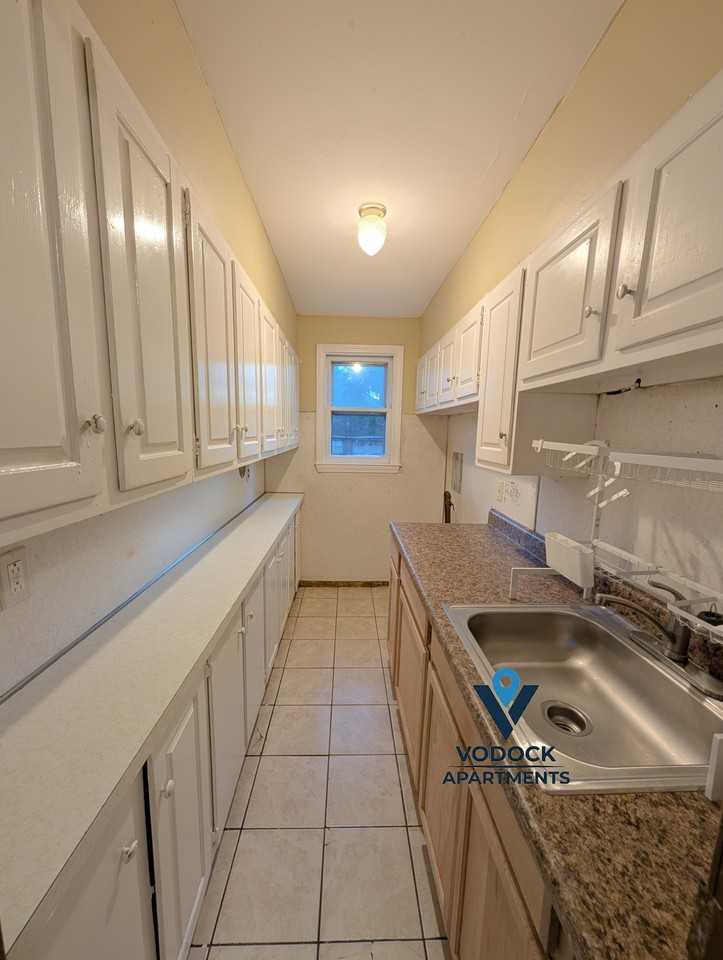 582 Ferry Street #1L - Photo 3 of 19