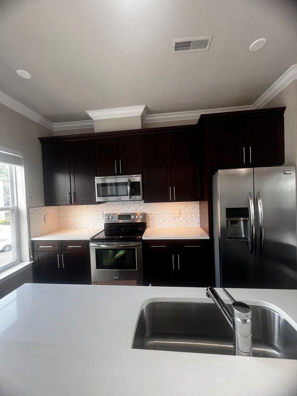 405 Woodcrest Dr Se - Photo 5 of 25