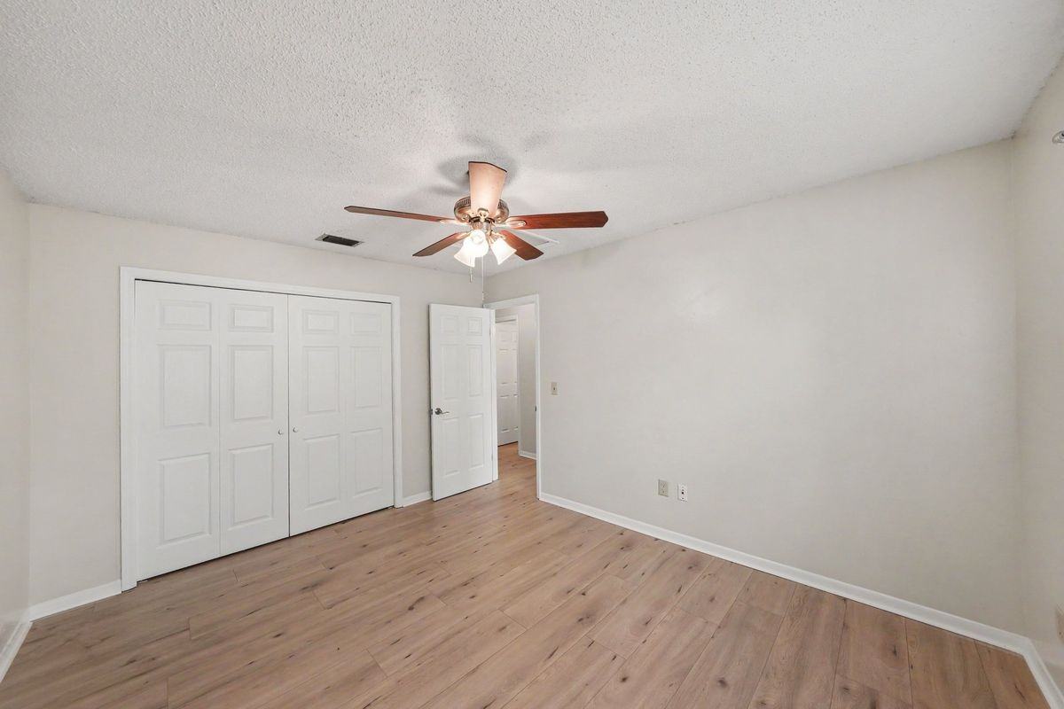 1913 Cedarbrooke Dr - Photo 3 of 26
