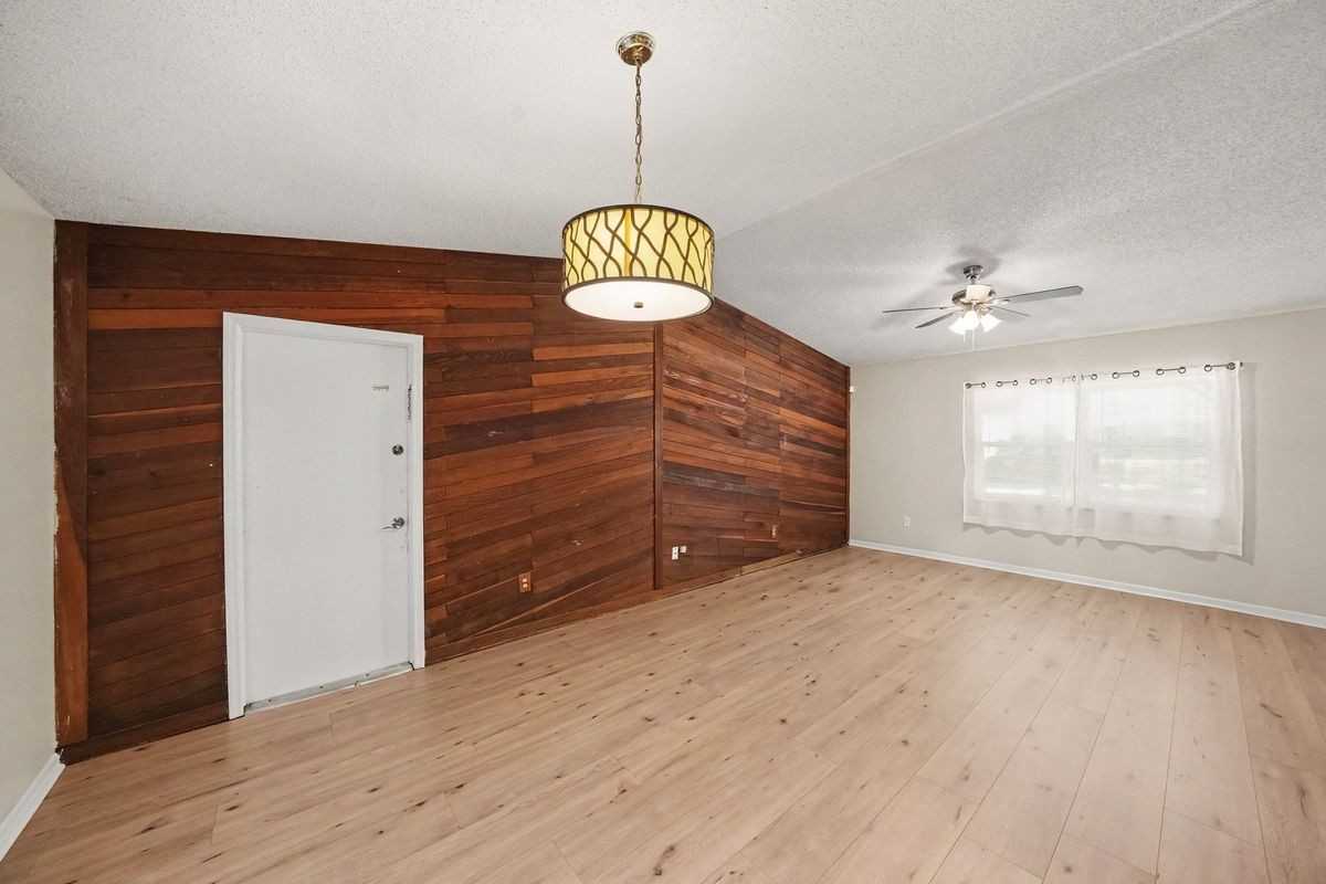 1913 Cedarbrooke Dr - Photo 7 of 26