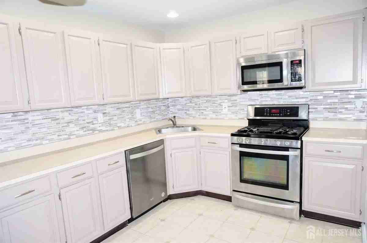 1 Bristol Dr - Photo 6 of 18