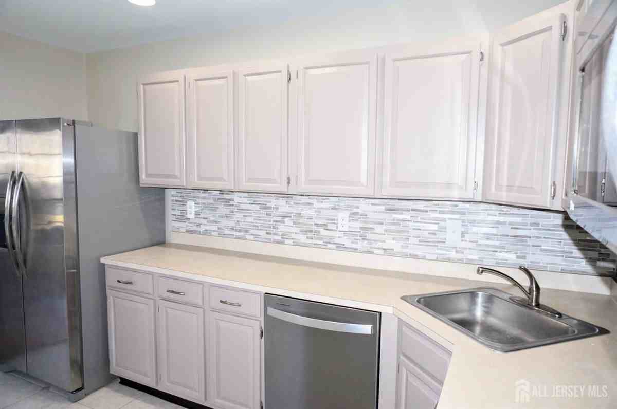 1 Bristol Dr - Photo 7 of 18