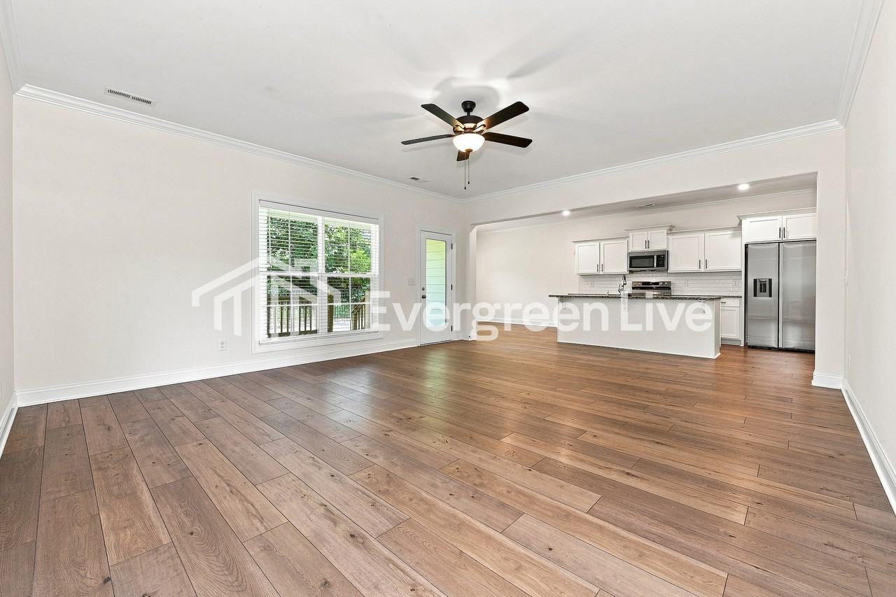 242 Greenwood Dr - Photo 2 of 15