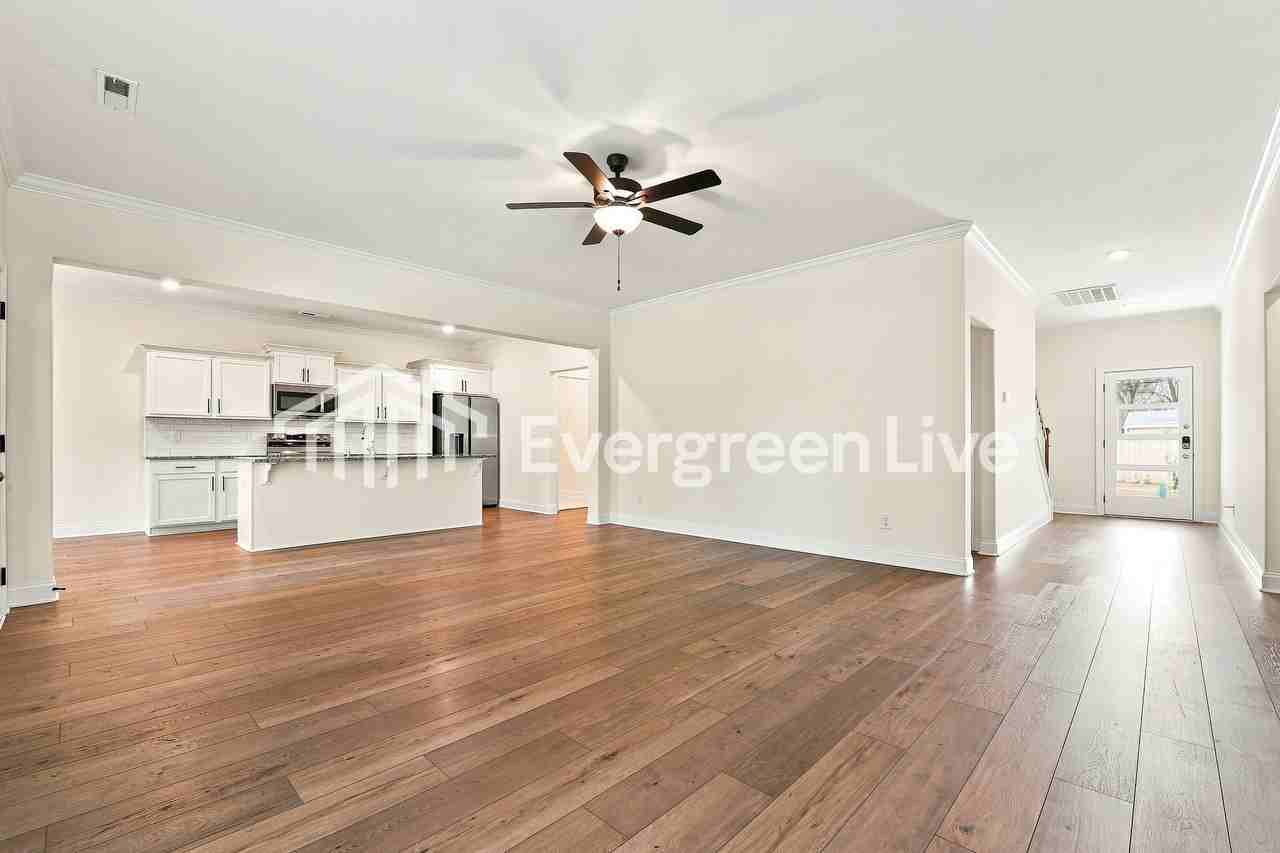 242 Greenwood Dr - Photo 3 of 15