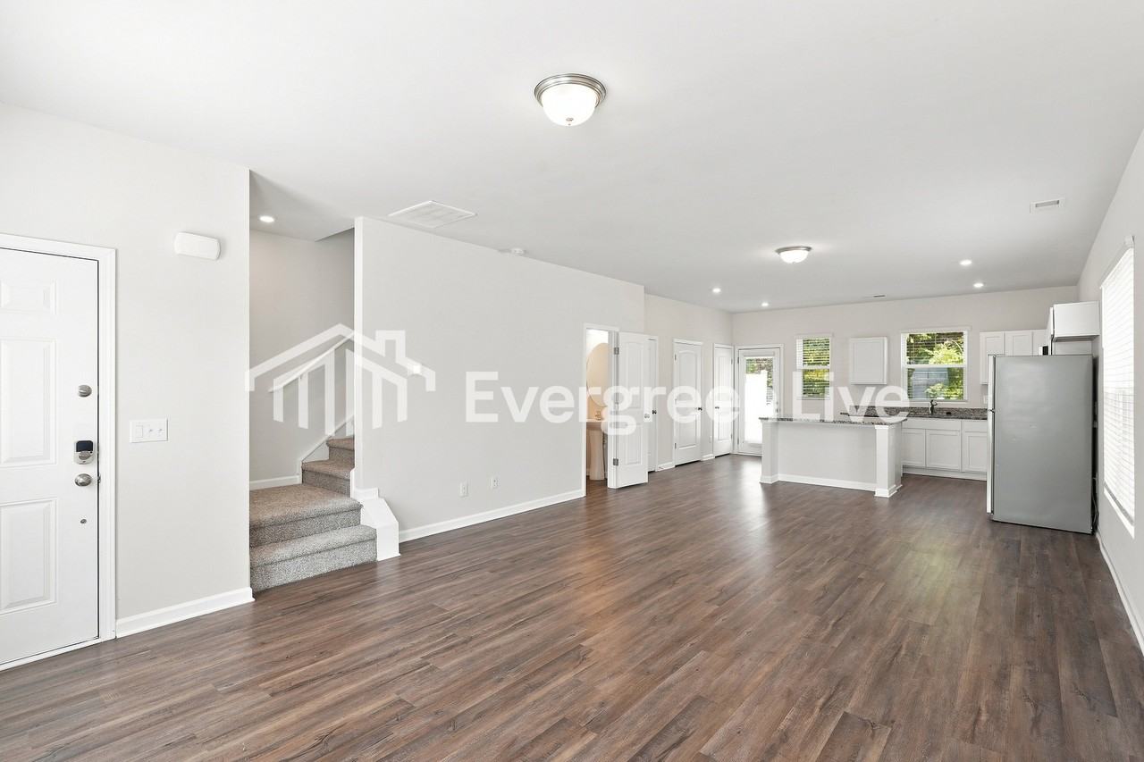 933 Hamilton Crossing Sq - Photo 5 of 16