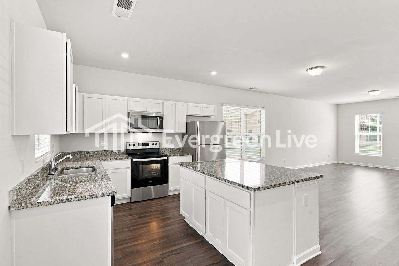 933 Hamilton Crossing Sq - Photo 6 of 16