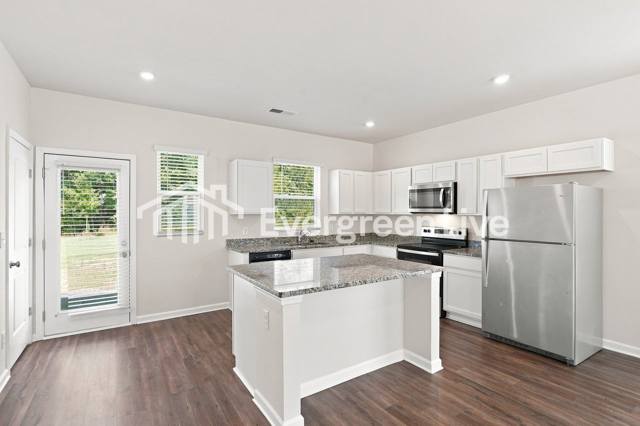 933 Hamilton Crossing Sq - Photo 7 of 16