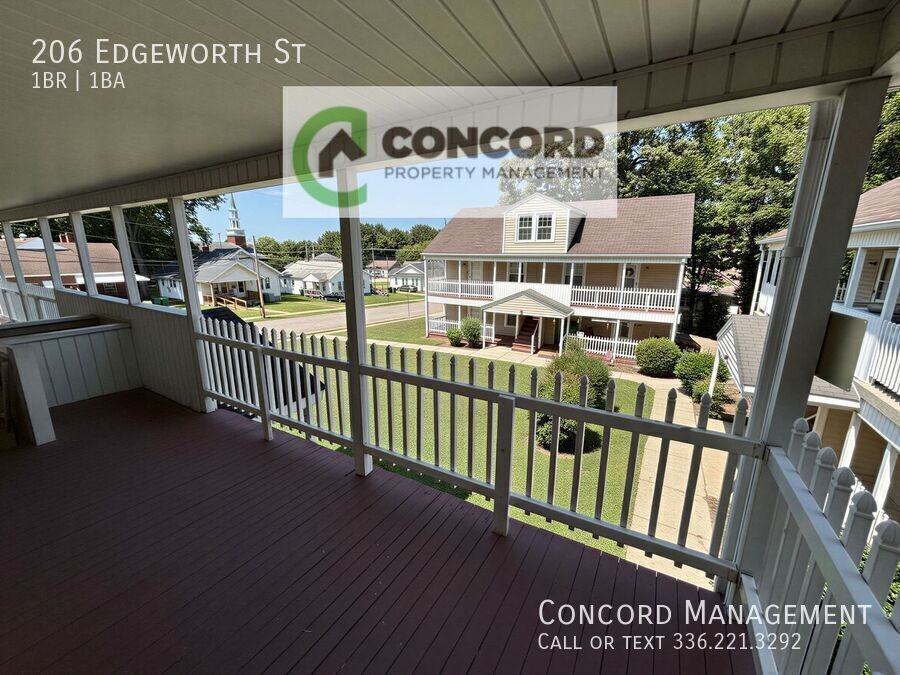 206 Edgeworth St - Photo 4 of 14