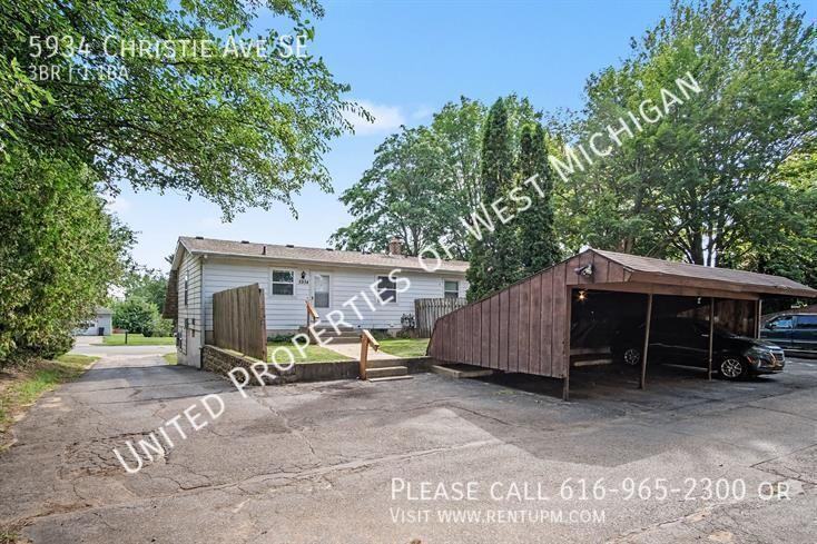 5934 Christie Ave Se - Photo 2 of 15