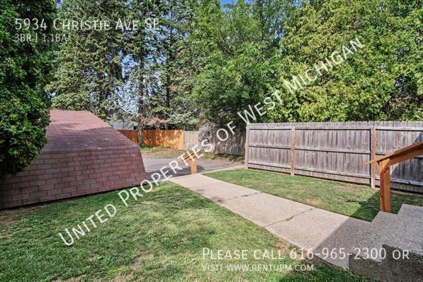 5934 Christie Ave Se - Photo 3 of 15
