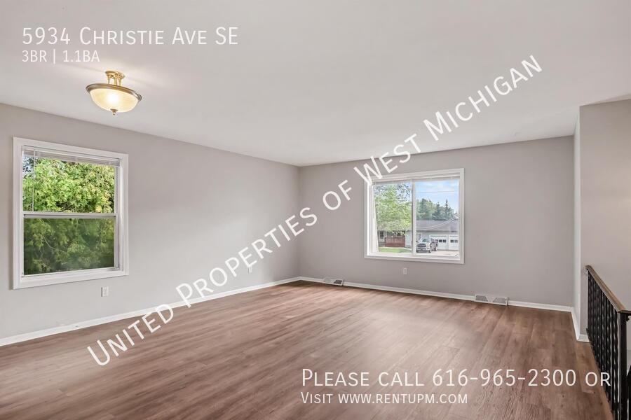 5934 Christie Ave Se - Photo 4 of 15