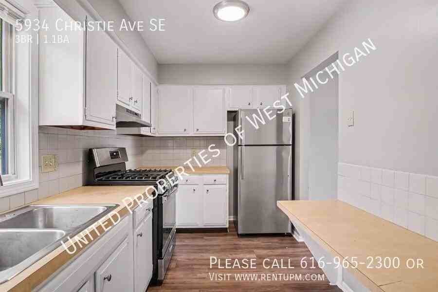 5934 Christie Ave Se - Photo 6 of 15