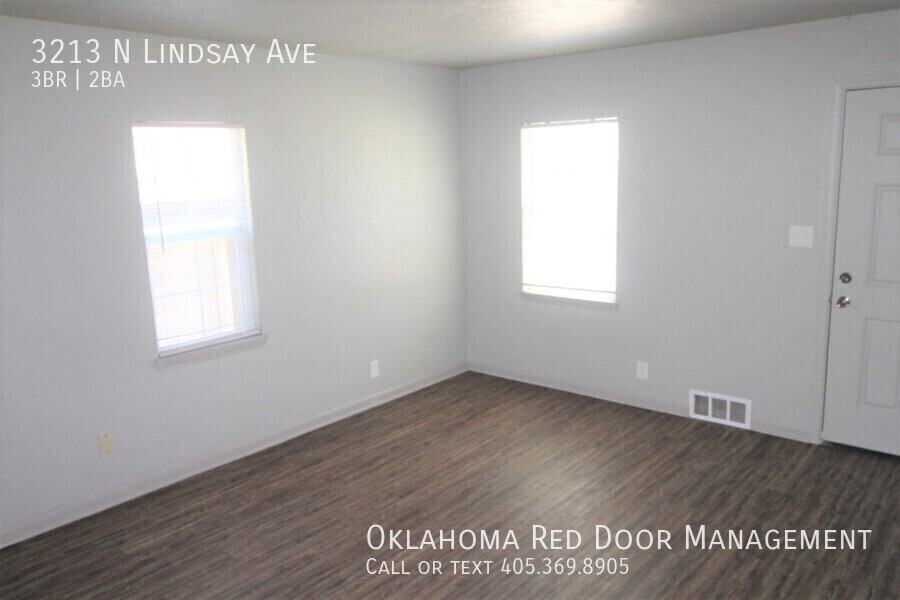 3213 N Lindsay Ave - Photo 2 of 10