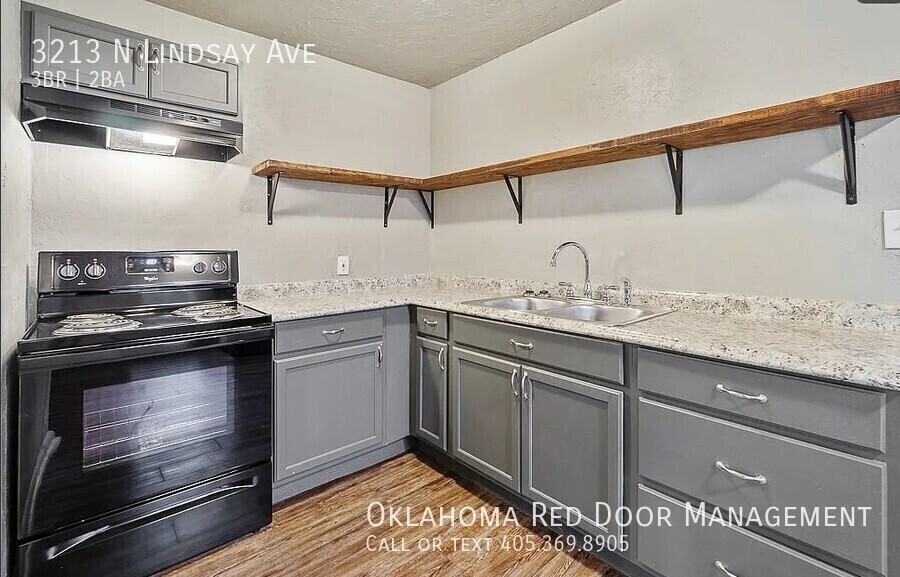 3213 N Lindsay Ave - Photo 3 of 10