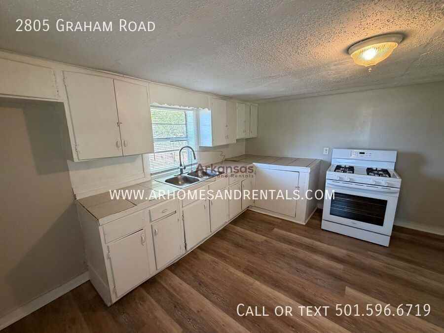 2805 Graham Rd - Photo 4 of 10