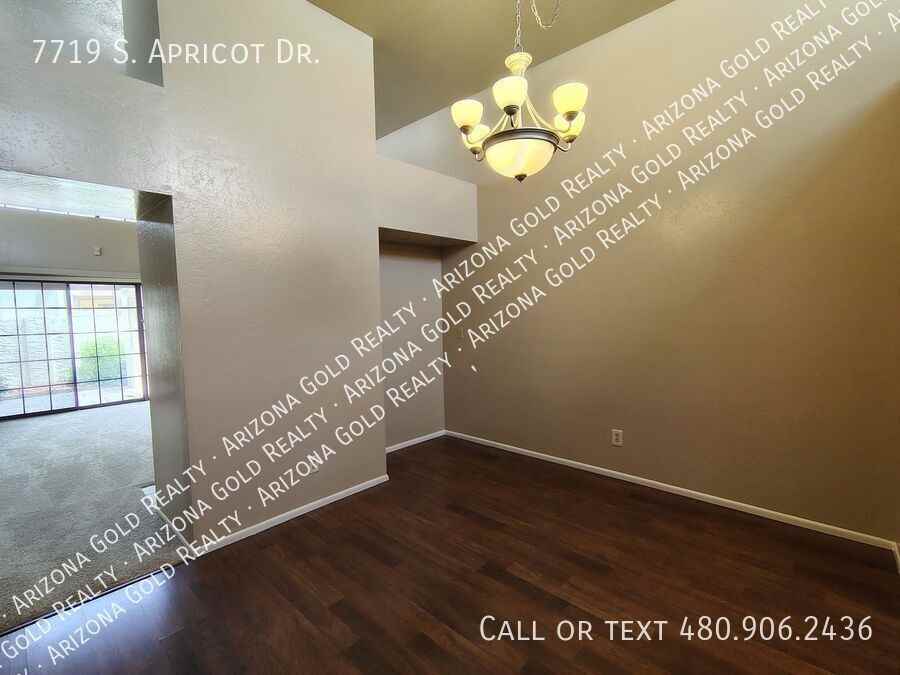 7719 S Apricot Dr - Photo 4 of 24