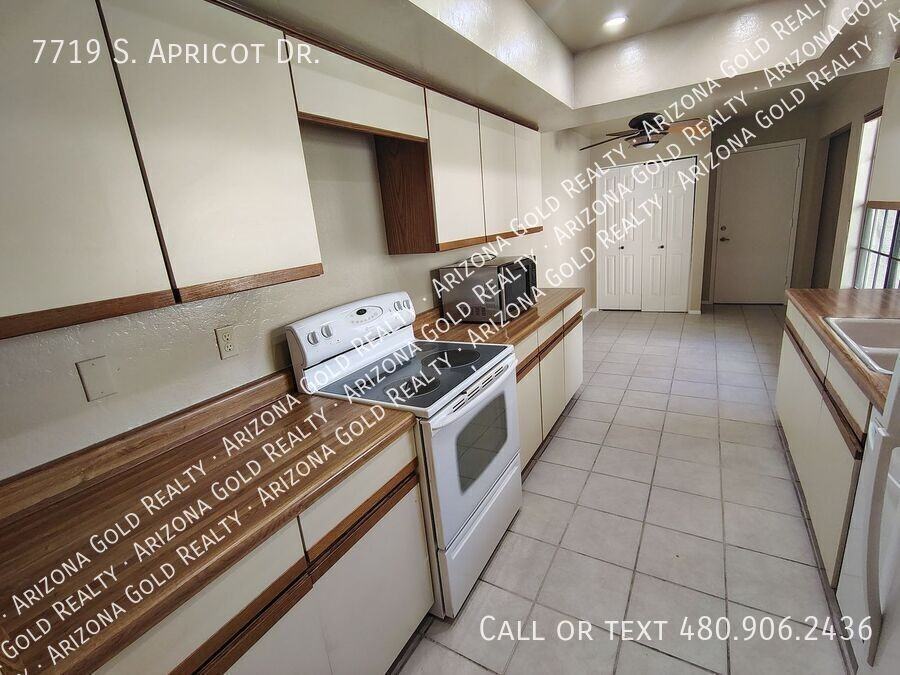 7719 S Apricot Dr - Photo 5 of 24