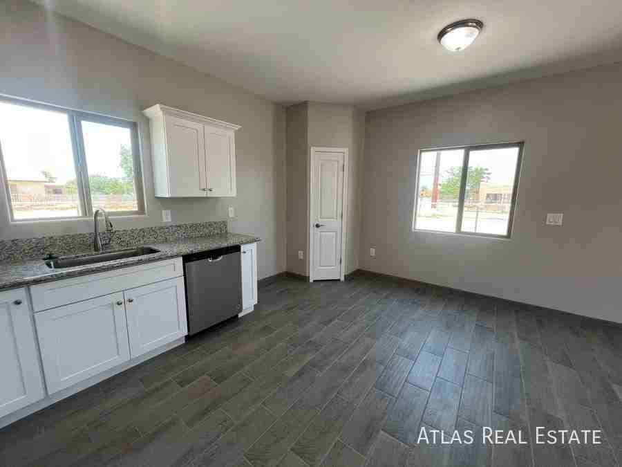 802 E 35th St #1 - Photo 3 of 28