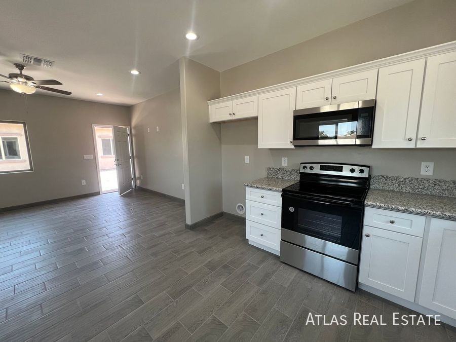 802 E 35th St #1 - Photo 4 of 28