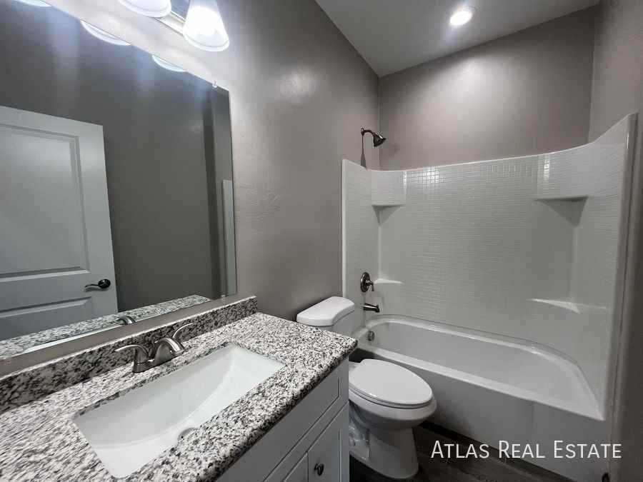 802 E 35th St #1 - Photo 6 of 28