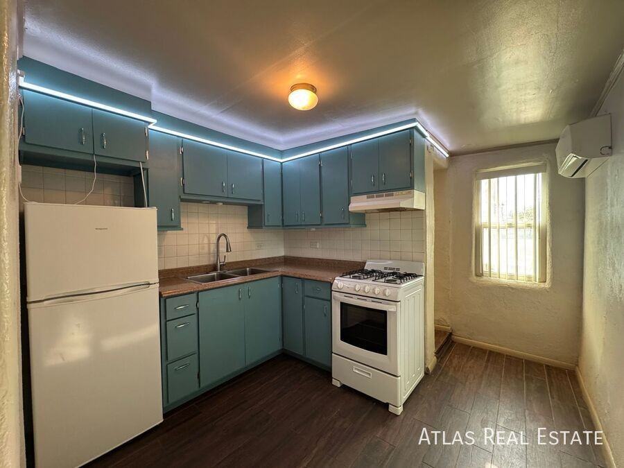 2734 N Martin Ave - Photo 2 of 19