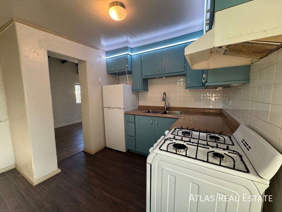 2734 N Martin Ave - Photo 3 of 19