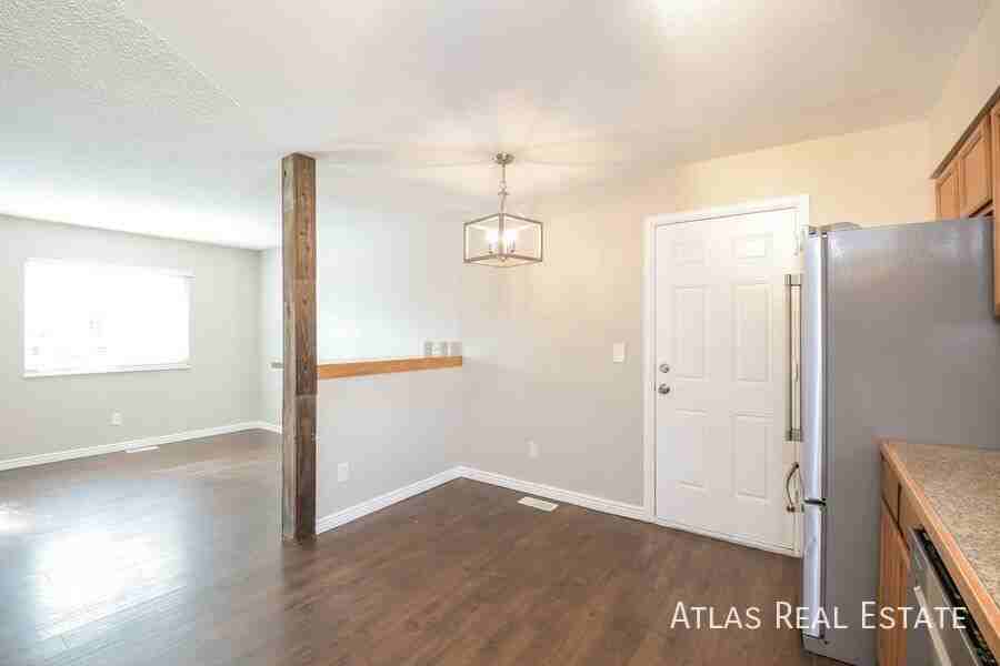 1304 S Argonne St - Photo 6 of 36