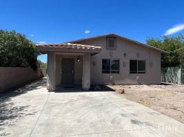 featured image of 1035 W Congress St #1