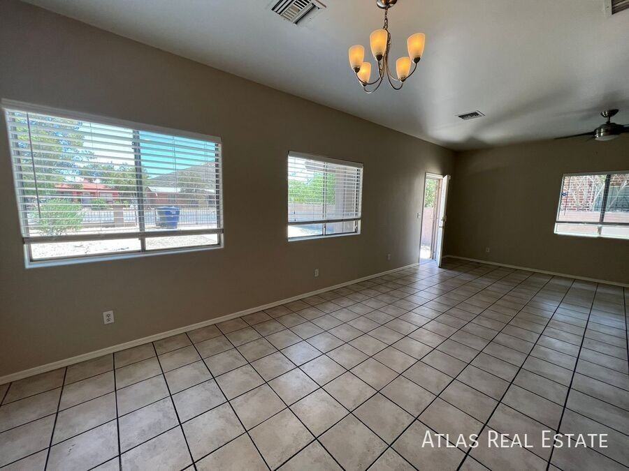 1035 W Congress St #1 - Photo 7 of 28
