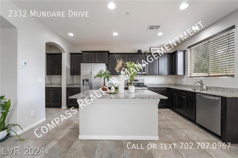 2332 Mundare Dr - Photo 4 of 38