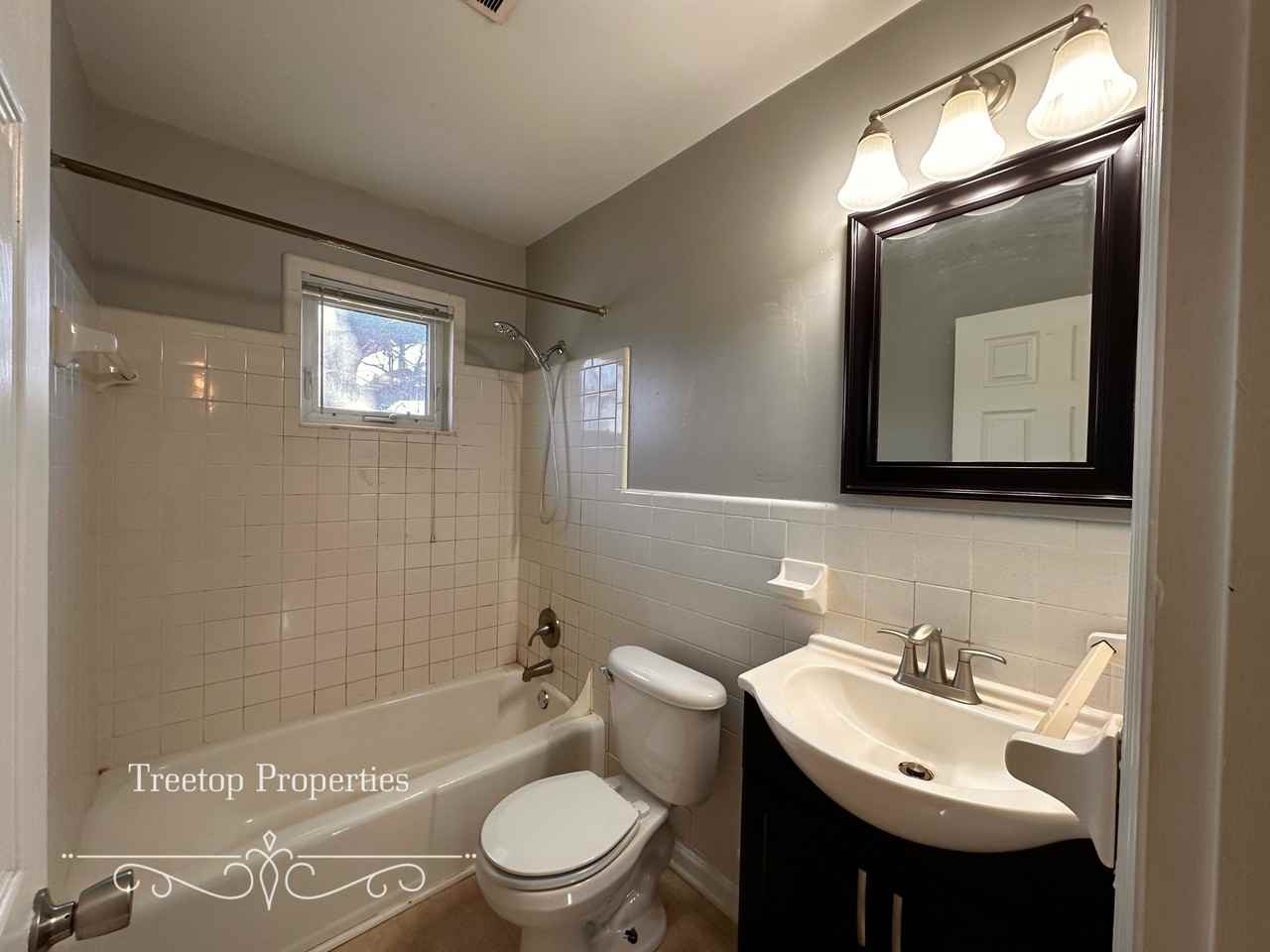 1341 Royalty Ct #7 - Photo 3 of 12