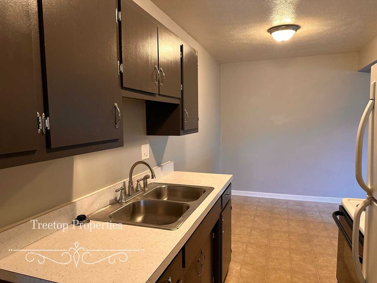 1341 Royalty Ct #7 - Photo 4 of 12
