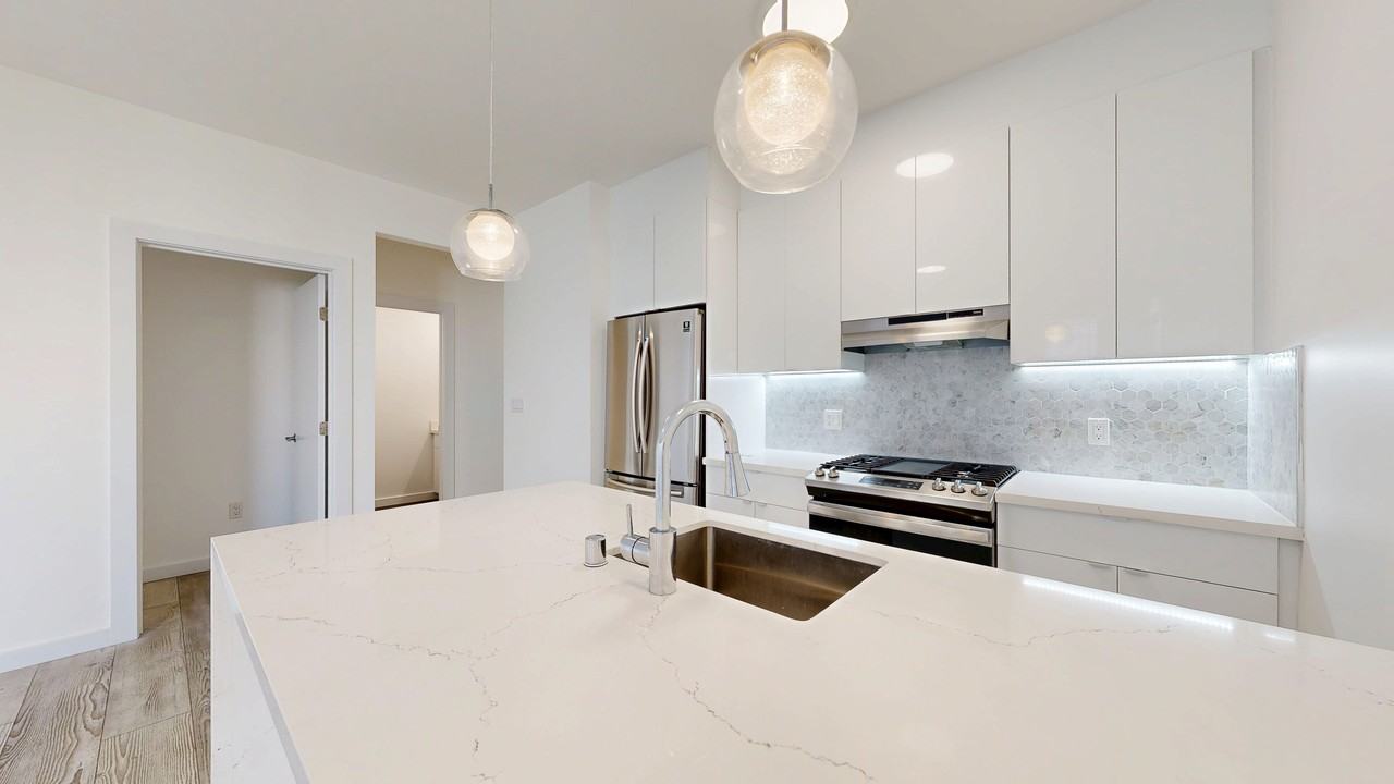 2390 Francisco St #103 - Photo 4 of 16