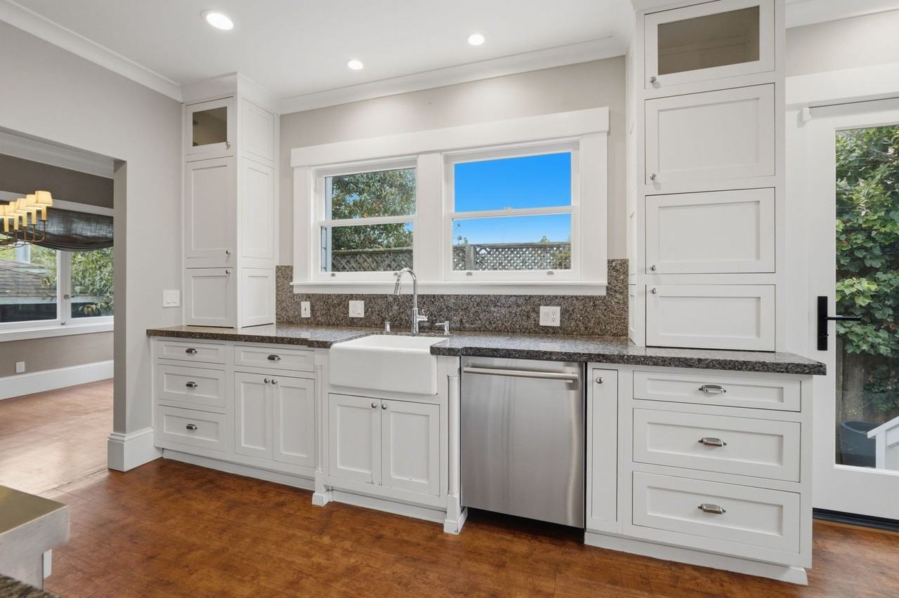 242 32nd Ave - Photo 5 of 33