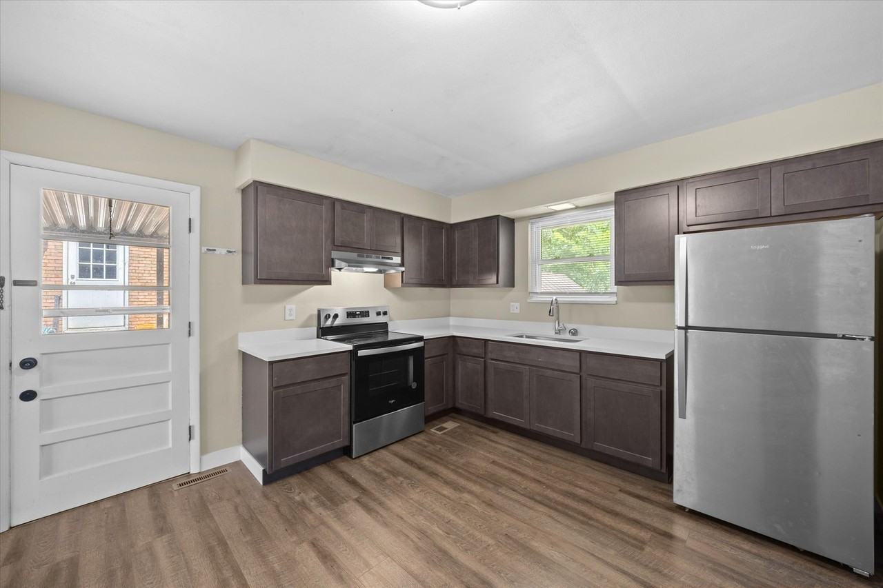8 Manor Dr #2 - Photo 3 of 18