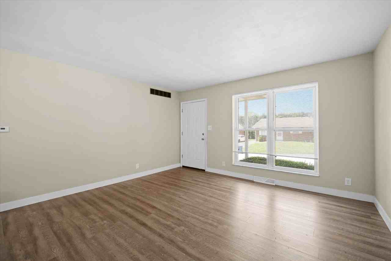 8 Manor Dr #2 - Photo 4 of 18