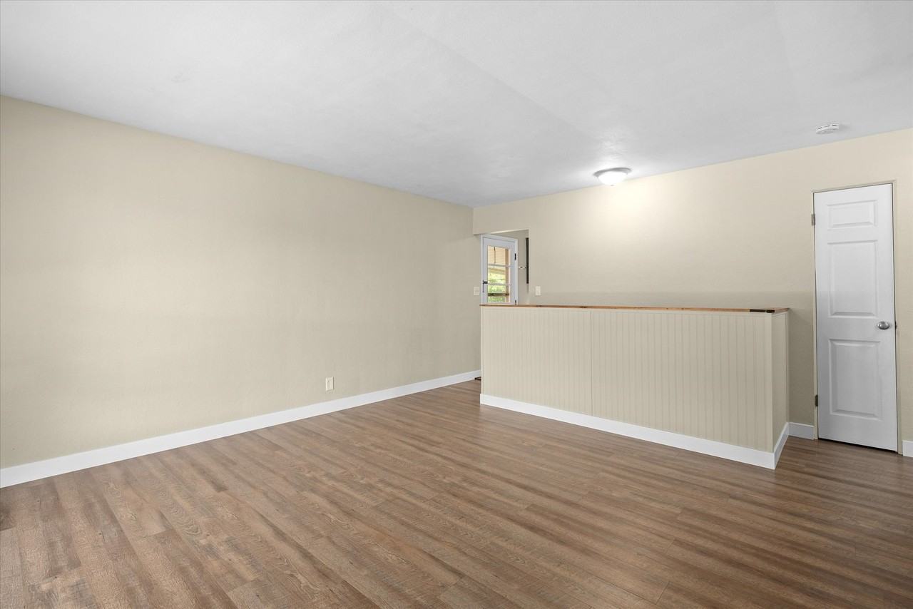 8 Manor Dr #2 - Photo 5 of 18