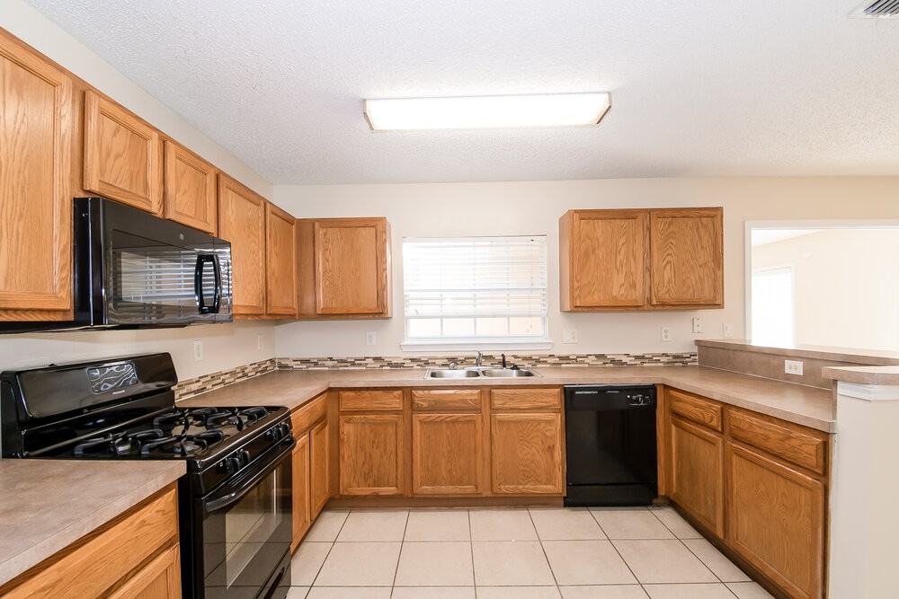 3338 International Village Ct - Photo 6 of 17